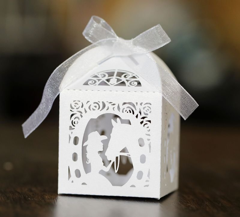 Simple Creative Wedding Hollow Girl And Horse Pattern Chocolate Candy Packaging Box