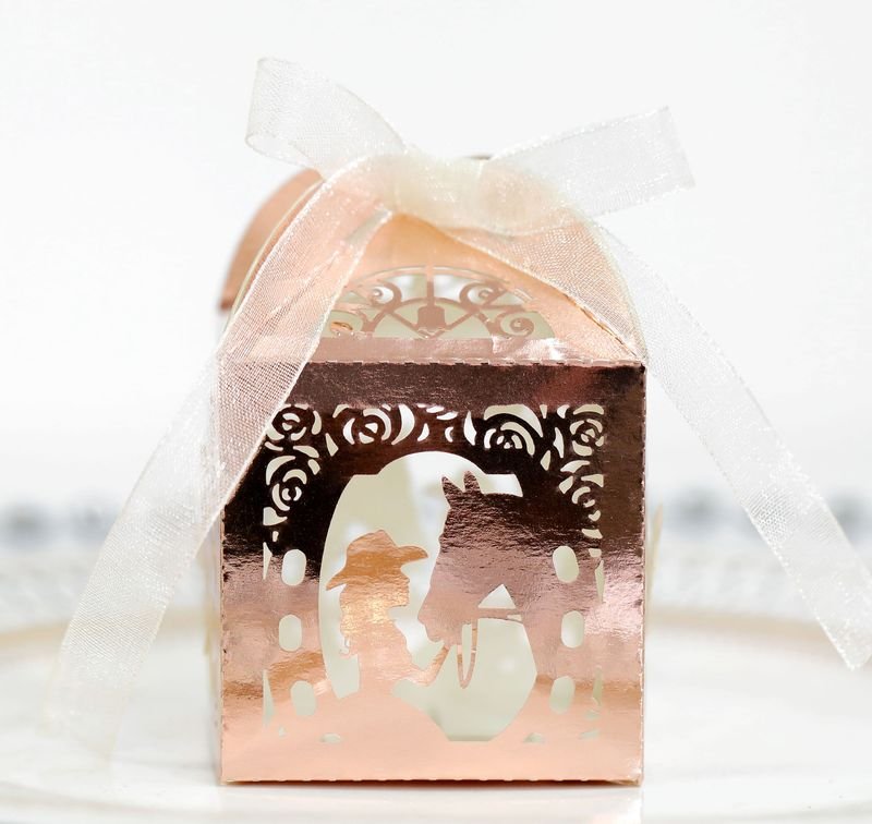 Simple Creative Wedding Hollow Girl And Horse Pattern Chocolate Candy Packaging Box